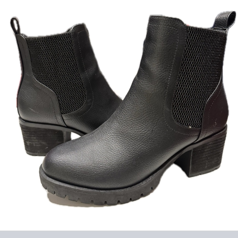 Combat boots MIA